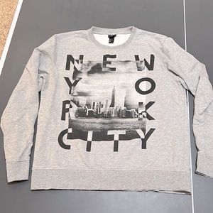 EUC H&M 🍎 New York City Gray Sweatshirt